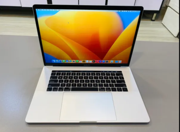 MacBook Pro (15-inch, 2018)